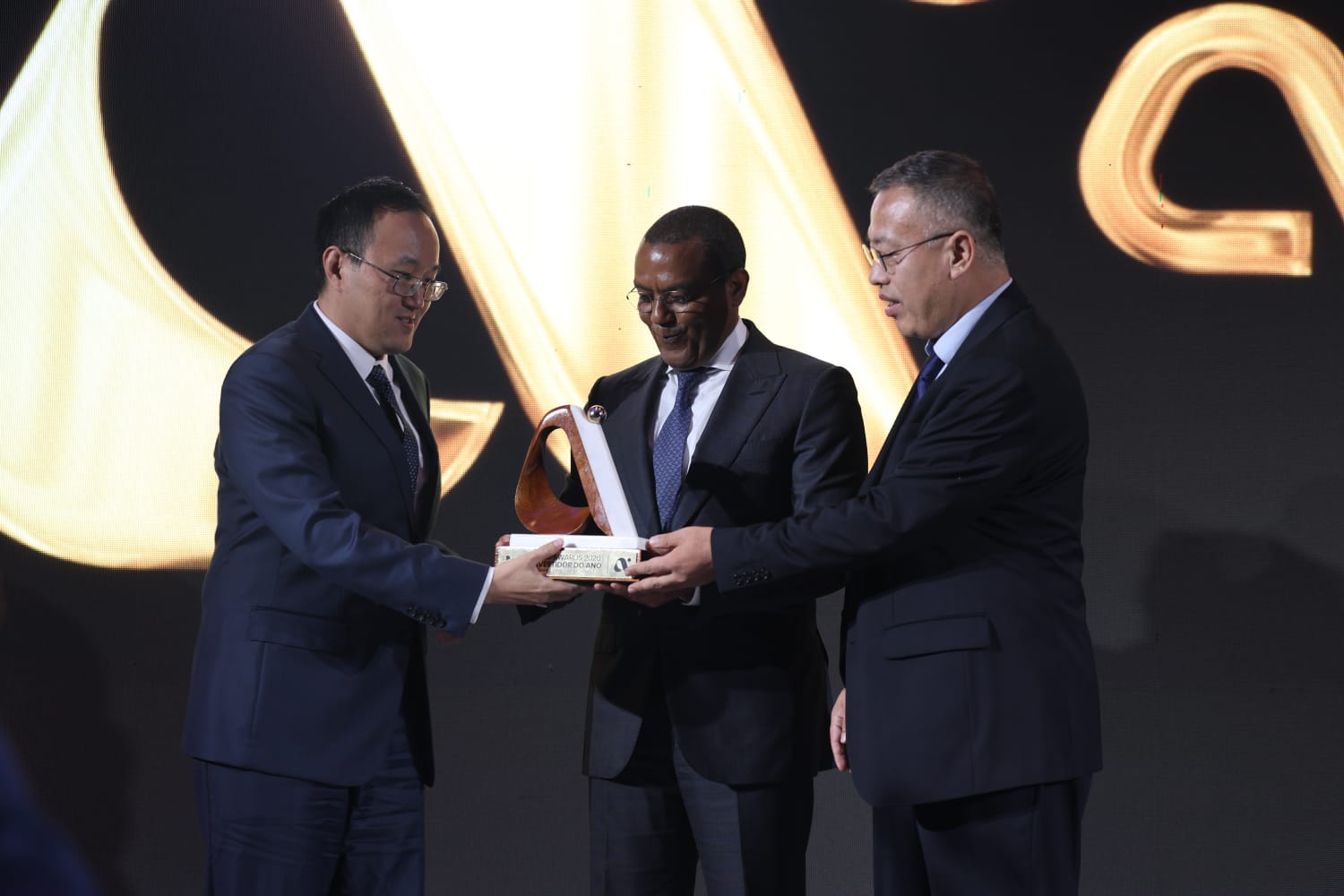 Angola sobe à sexta maior economia de África, anuncia José de Lima Massano